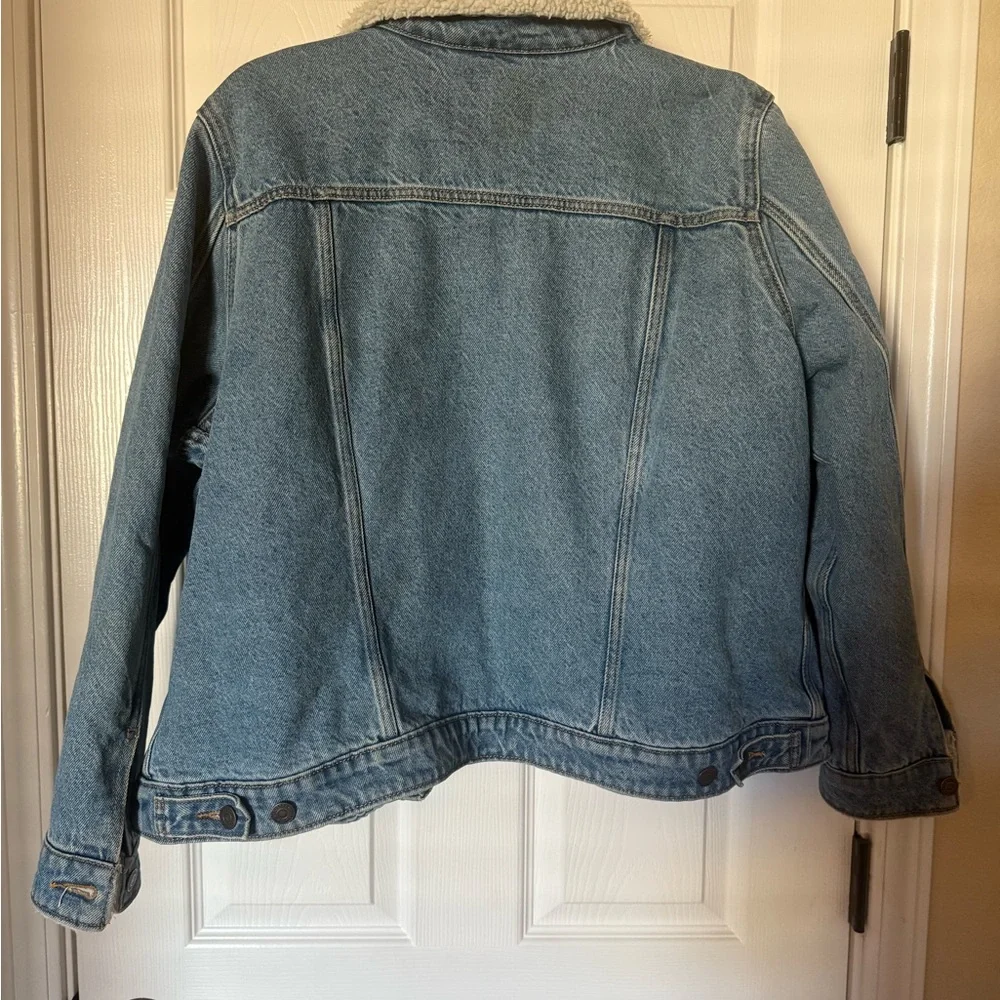 Levi's Light Blue Denim Jacket with Cream Sherpa Collar - Picture 2 of 5